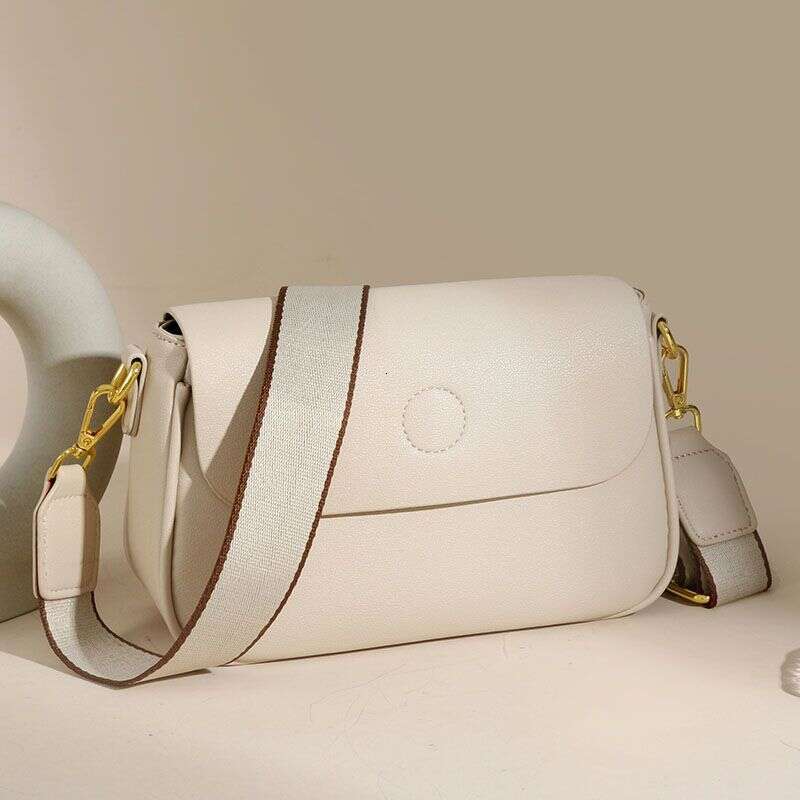 Genuine leather 2025 single shoulder crossbody fashionable and versatile large capacity women's small bag