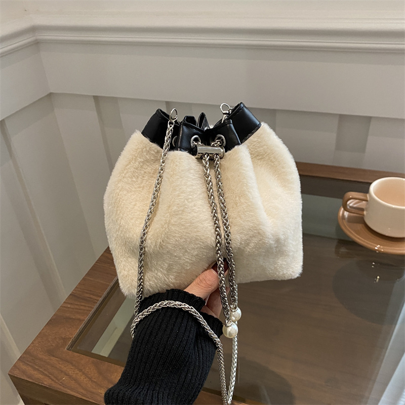 Designer Bag Luxury Bag Free Delivery Designer Bag Niche Fashion Winter For Women 2025 New Personalized Trendy Bucket Beautiful Crossbody Casual Bag