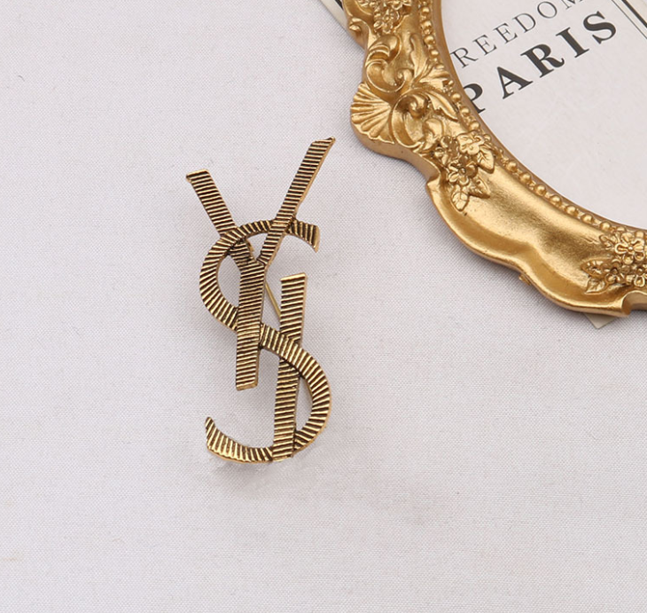 Designer Gold-plated Pin Brooches Fashion Style Girl Retro Brooch Gift Couple Family Wedding Party Jewelry Accessory