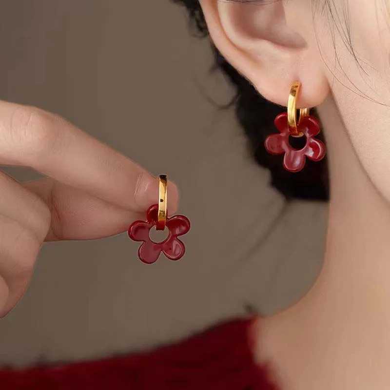 Vintage Red Glazed Flower Hoop Earrings for Women Girls 2024 New Trendy Design Petal Temperament Earrings Jewelry Y250510