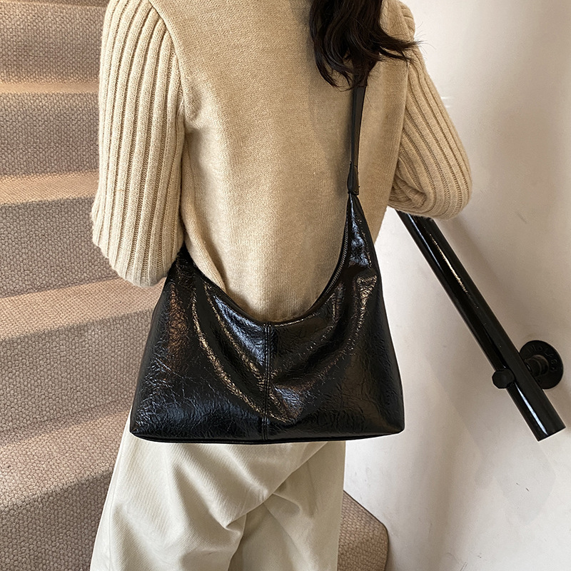 Winter high-end handbag stylish, large capacity, simple, niche, versatile, single shoulder crossbody bag