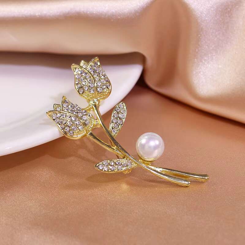 Hot Sale 22 Style Women Luxury Brooches Pins Dainty Designer Rhinestone Crystal Brooch Pearl Flower Fashion Brooch