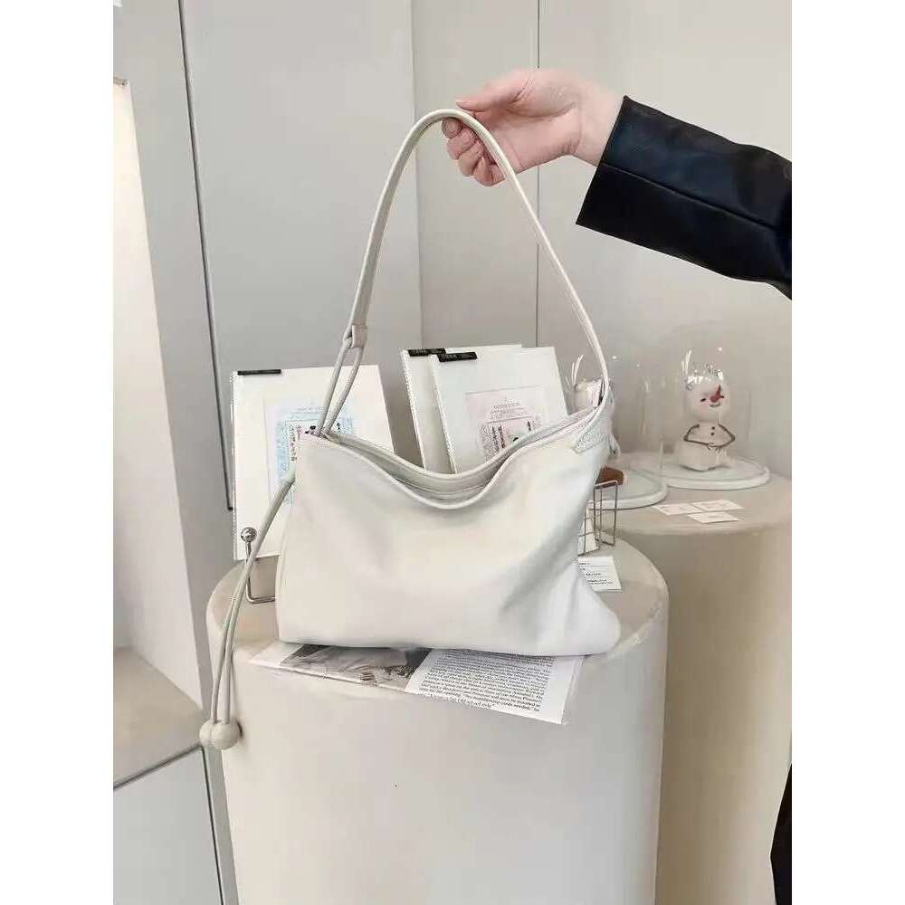 Sheepskin armpit for women's European station 2025 new simple and casual shoulder bag, soft leather crossbody bag trend