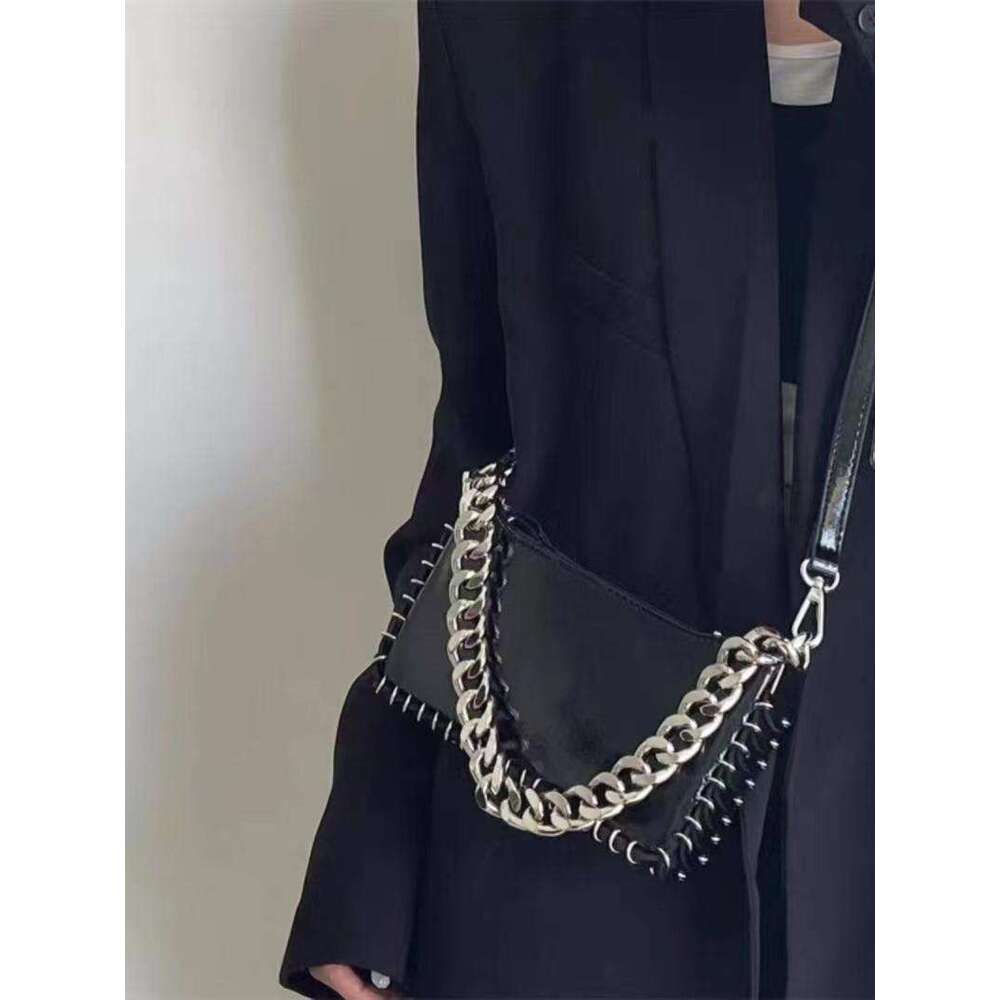 Niche fashion chain 2025 new high-end glossy small square casual armpit Tongqin crossbody bag