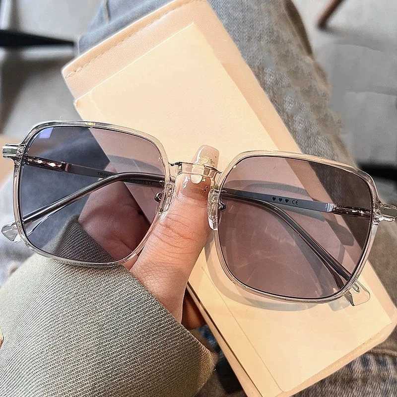 Fashion Ladies Photochromic Glasses Luxury Square Frame Reading Glasses for Women Unisex Color Changing Presbyopia Sunglasses W250513