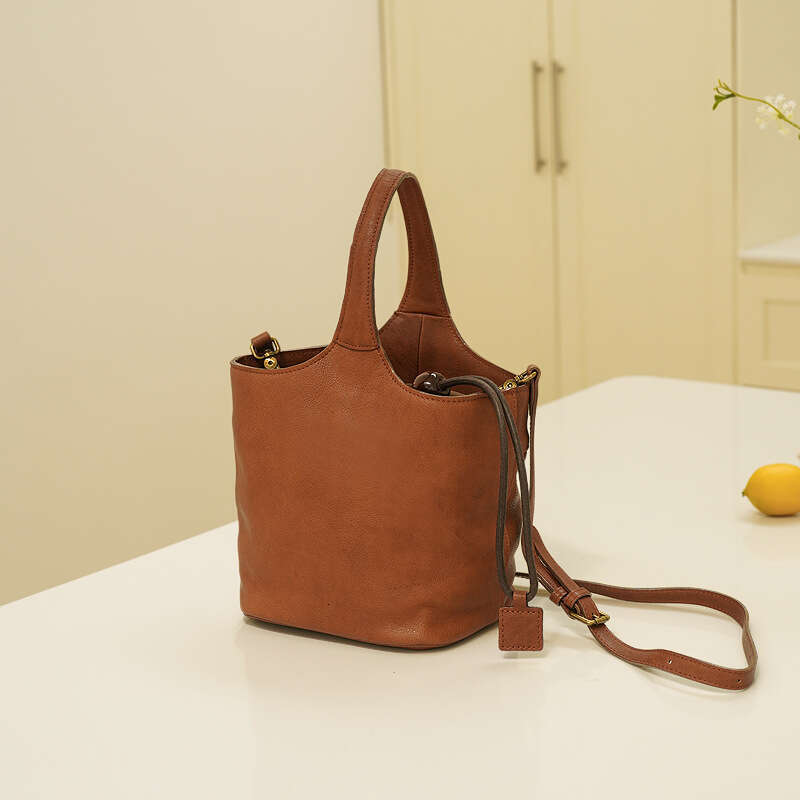 Genuine leather women's new niche handbag, commuting large capacity bucket bag, high-end sensory vegetable basket bag