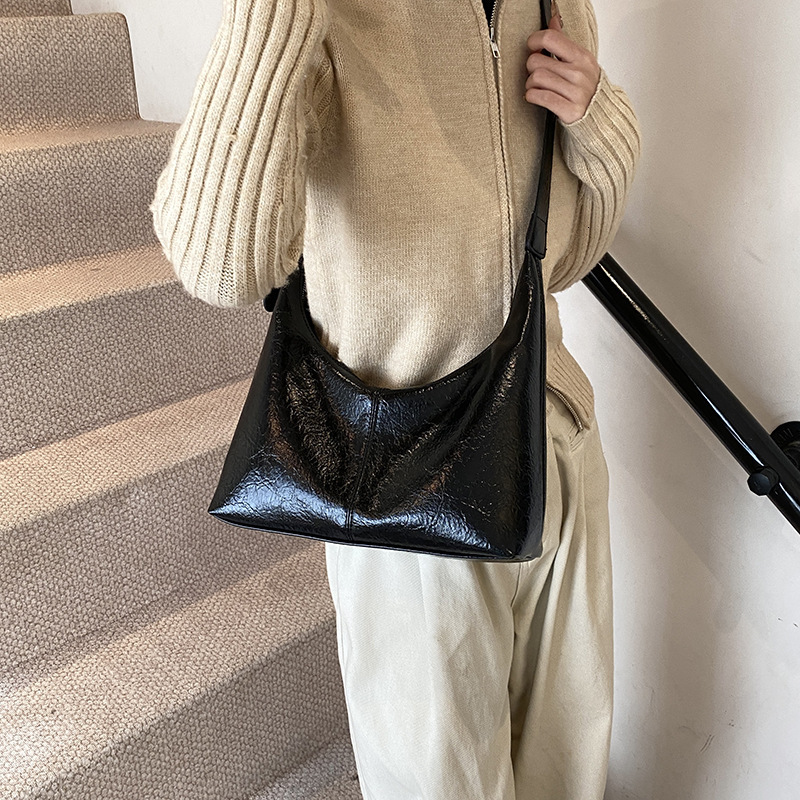 Winter high-end handbag stylish, large capacity, simple, niche, versatile, single shoulder crossbody bag