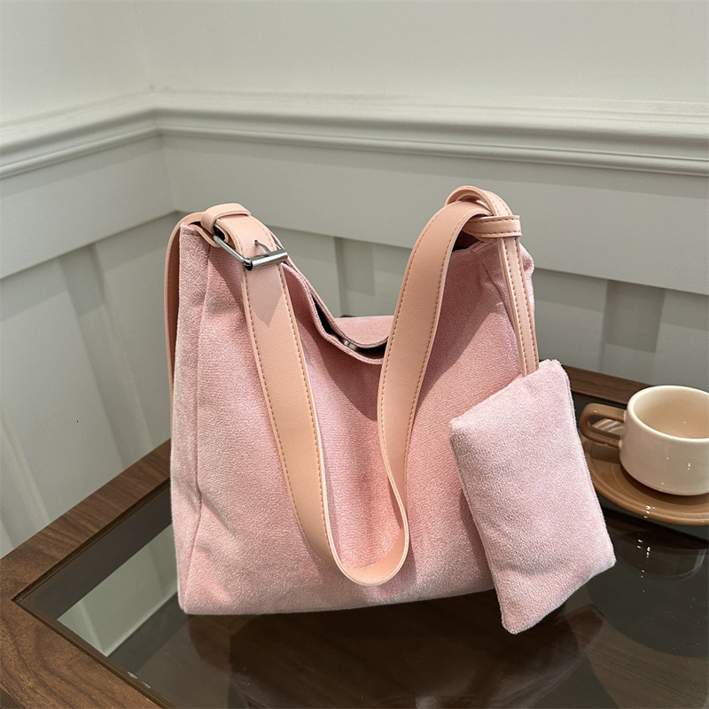 Style Free Delivery Designer Bag Korean 2025 Winter New Large Capacity Commuter Single Shoulder Bucket Simple Mother And Child Fashion Tote Bag
