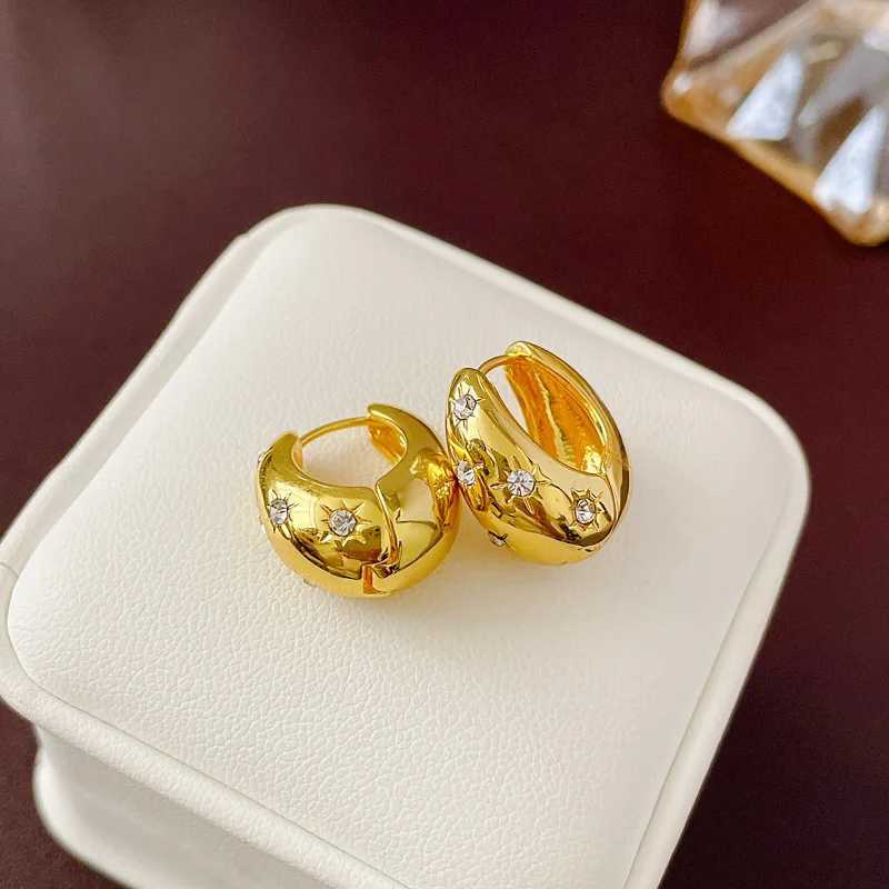 Luxury Top Quality Smooth Star Zircon Hoop Earrings for Women Girls Metal Chunky Sun Rhinestone Ear Buckle Punk Y2K Jewelry Y250510