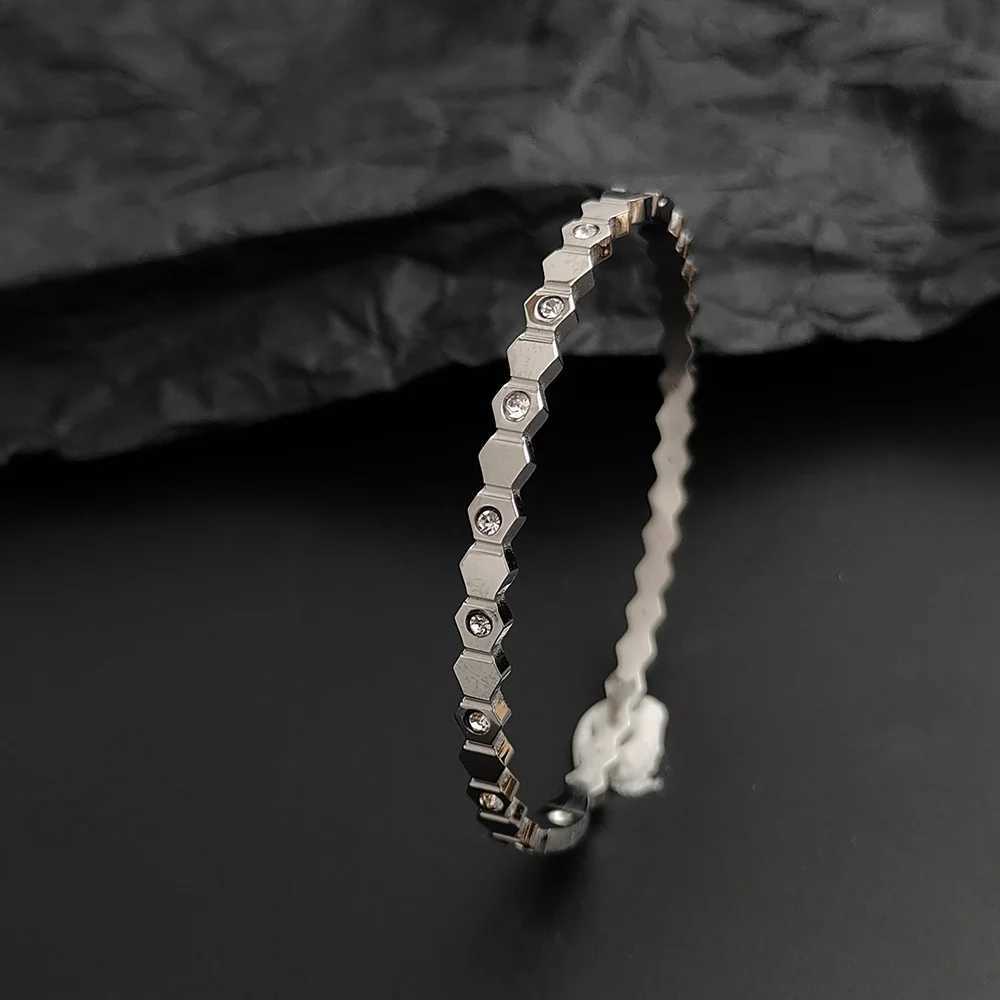 New Gold Plated Stainless Steel Honeycomb Zircon Hexagon Bracelet for Women Wedding Party JewelryXJ250513