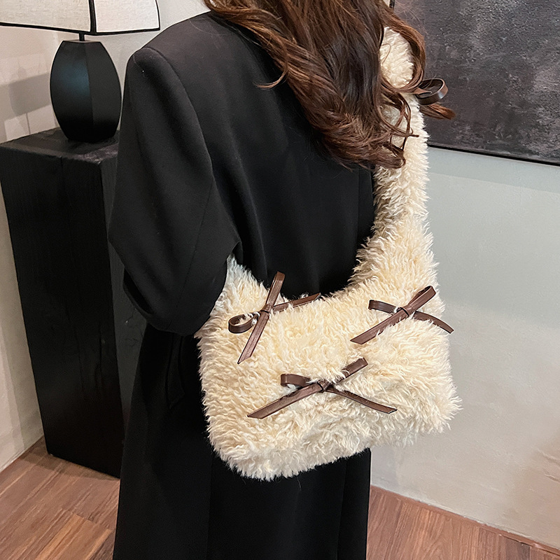Bean milk roll crossbody women's 2025 new style cute plush bag, autumn and winter commuting bag