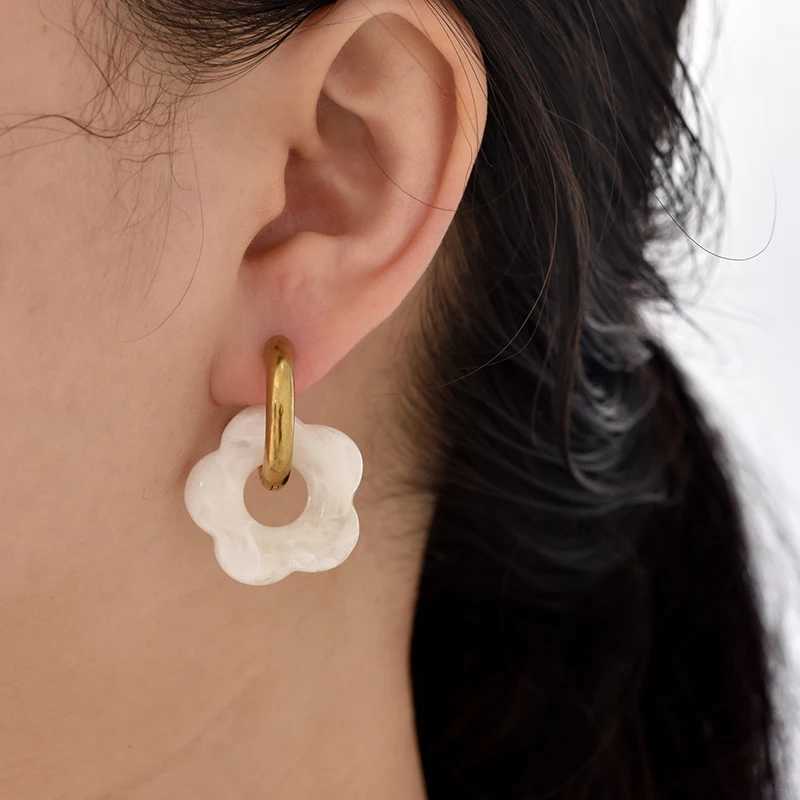 New Flower Resin Acrylic Drop Earrings Gold Color Round Circle Stainless Steel Ear Buckle Hoop Earrings For Women Jewelry Gift Y250510