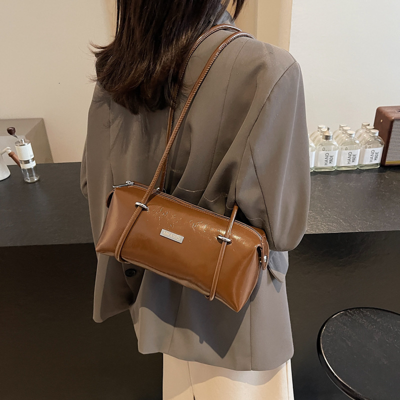 Large capacity single shoulder armpit for women 2025 new fashionable small square bag popular casual work commuting