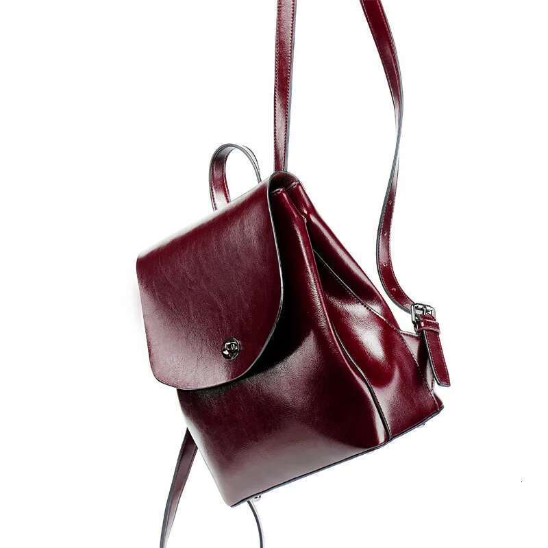 Designer Bag 2025 Women Backpack Daypack Genuine Leather Student Book Bag Fashion Vintage Casual Female Girls Oil Wax Cowhide Rucksack Backpacks Luxur
