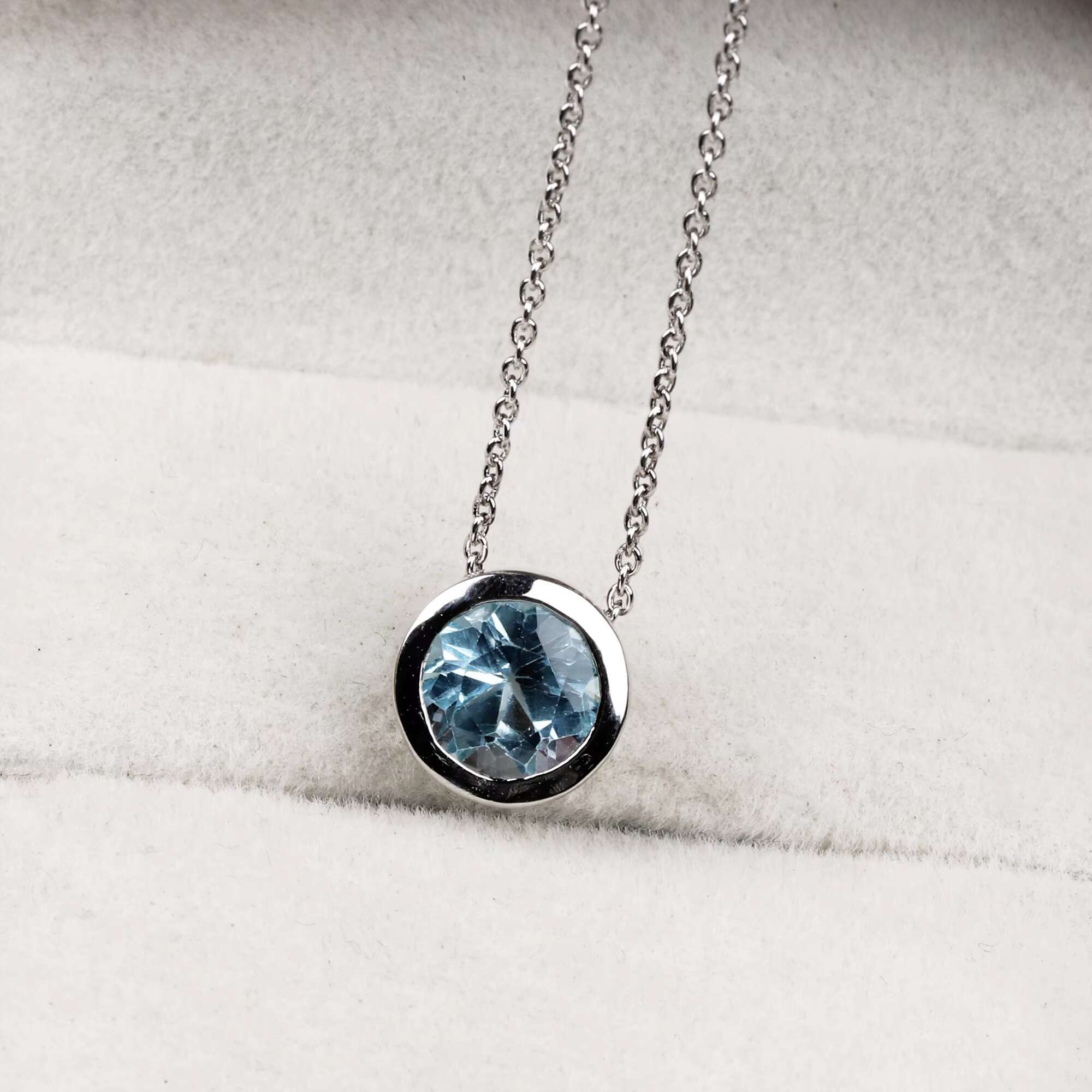 Handmade pure sier light pendant for women's blue yellow jade jewelry necklace price