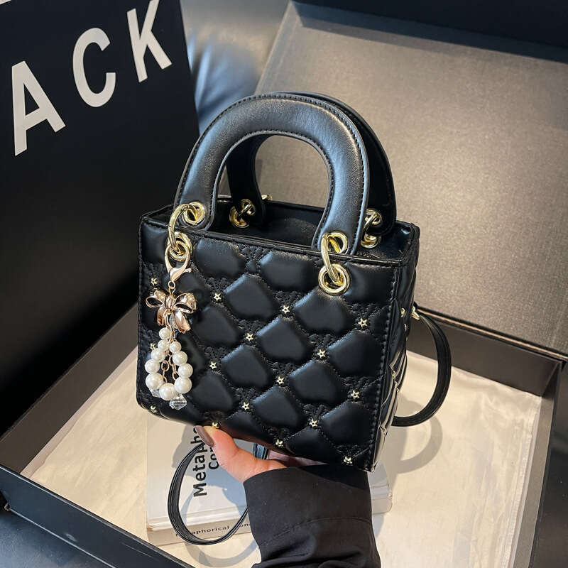 High end small fragrant style for women 2025 new niche design fashionable internet celebrity handbag diamond grid crossbody bag
