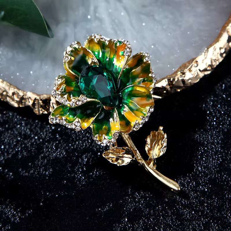Luxury Crystal Rhinestones Flower Brooch Pin for Women Accessories