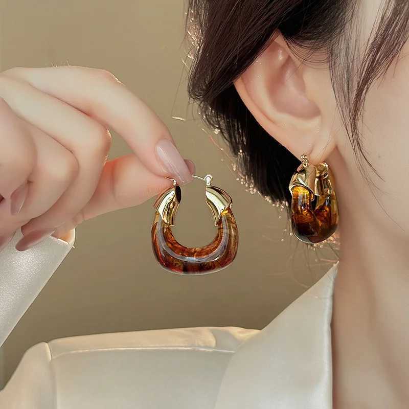 European And American Retro Brown Resin Letter U-shaped Geometric Hoop Earrings For Women Fashion Simple Metal Jewelry Gifts Y250510