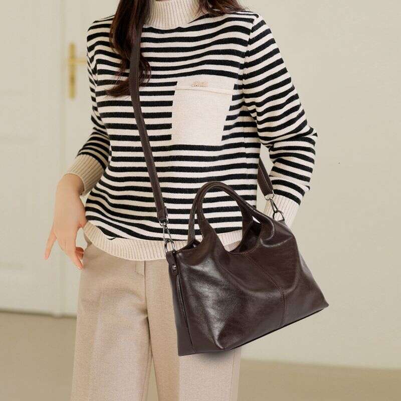 Genuine Leather 2025 New Fashionable Large Capacity Handheld Cross for Middle aged Women's Mothers Single Shoulder Bag