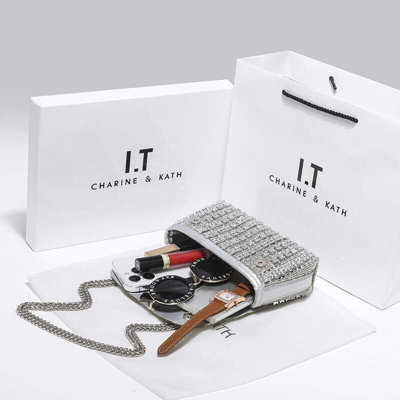 Xiaoxiang Fengshui Chain Small Square for Women s New High end Style Diamond Inlaid Mobile Phone Showcase Underarm Bag