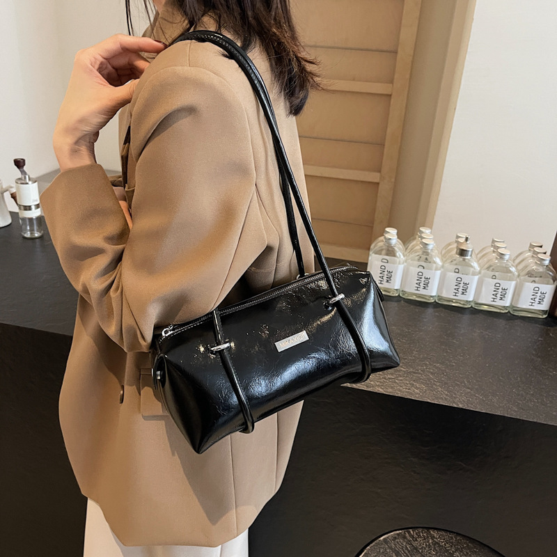 Large capacity single shoulder armpit for women 2025 new fashionable small square bag popular casual work commuting