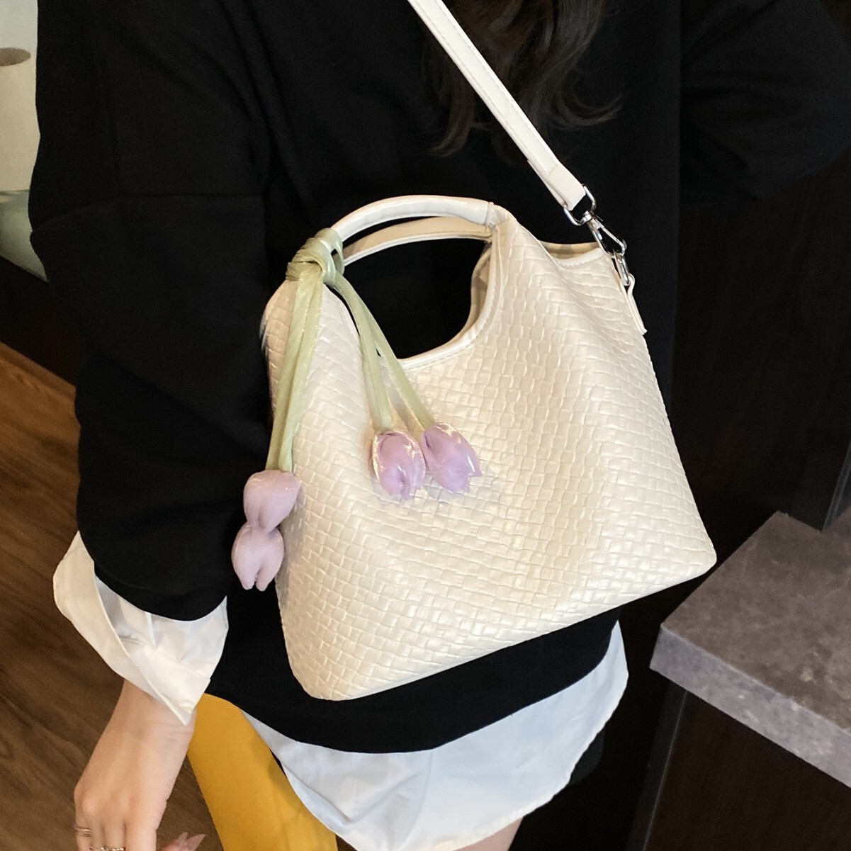 Weaving women's vegetable basket bag, 2025 new style, stylish texture, large capacity bucket bag