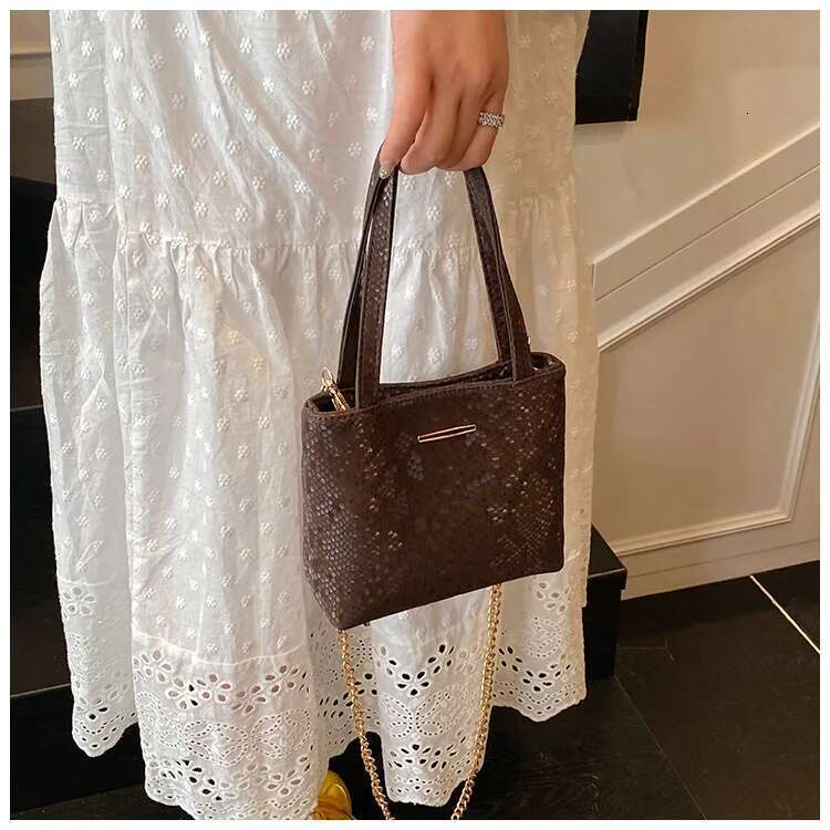 2025New European and American Fashion Market Tote - Artisan-Crafted Giant Capacity Bag With Adjustable Crossbody, Retro Boho Styling