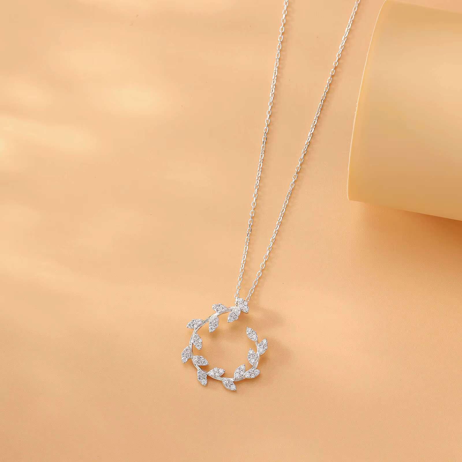 Fashion accessory S pure sier popular leaf white zircon collarbone chain pendant necklace