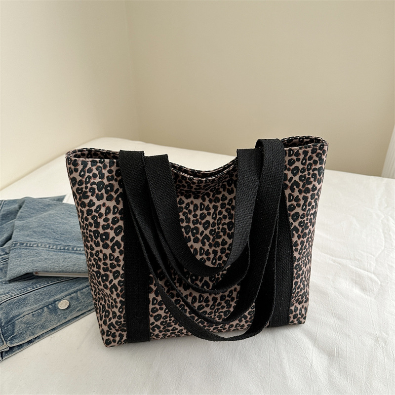 Style Free Delivery Designer Bag Large Capacity Leopard Print Fashionable Shoulder Women's New Personalized Commuting Tote Shopping Versatile Tra