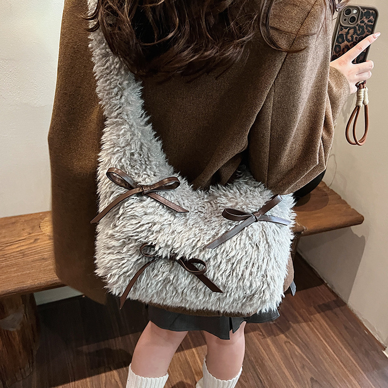 Bean milk roll crossbody women's 2025 new style cute plush bag, autumn and winter commuting bag
