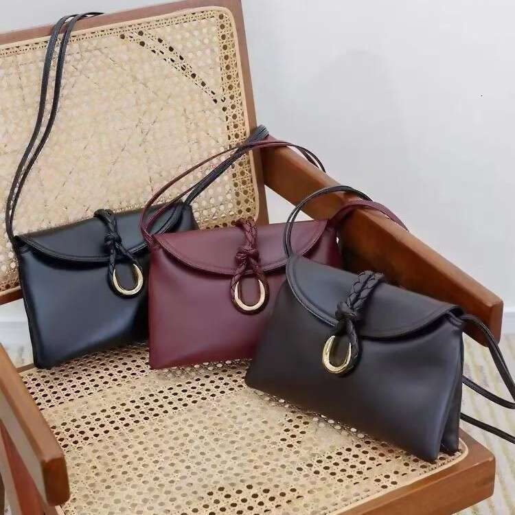Designer New Smooth Leather Envelope Texture Handbag Liberta Knitted Commuter Shoulder Cross Bag