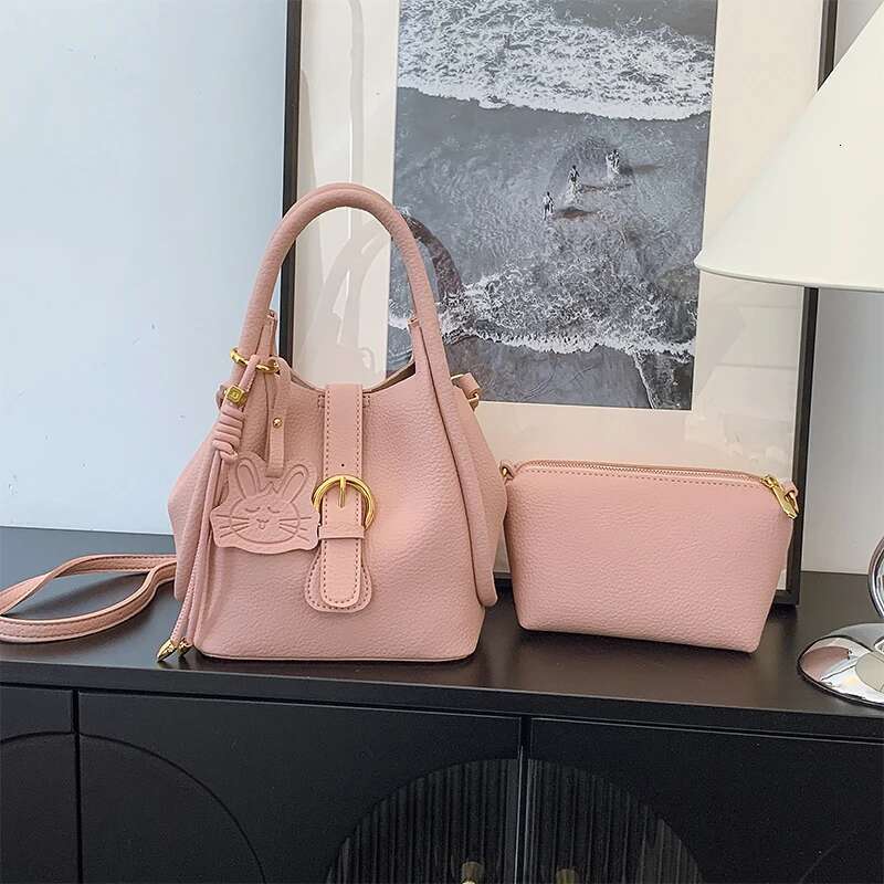 Brand New Women Handbags High Quality Leather Personalized Rabbit Pendant Exquisite Design Vegetable Basket Crossbody Bag