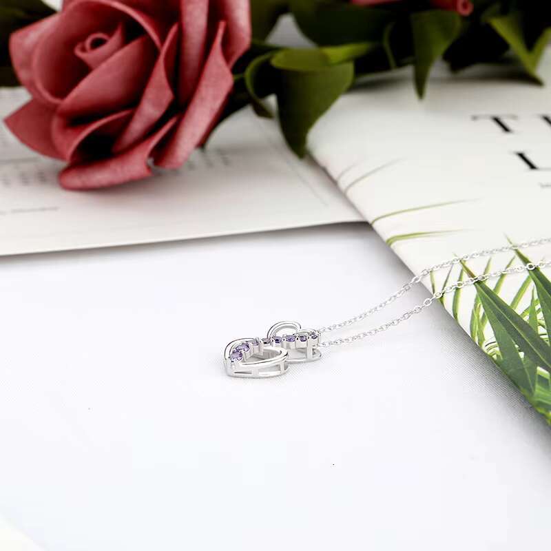 Exquisite and fashionable necklace, high-quality for women, heart-shaped charm necklace