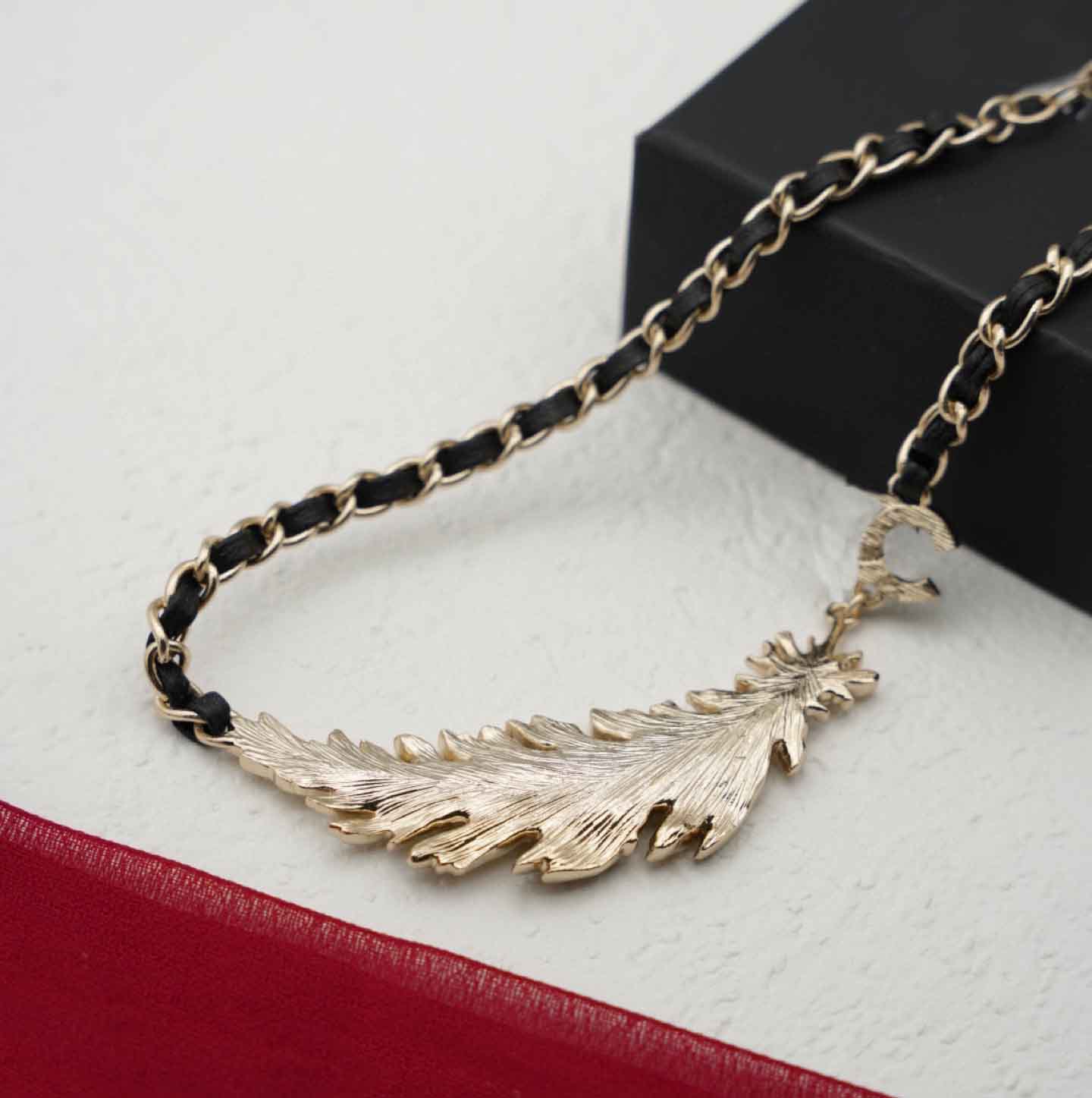 2025 Luxury quality charm pendant necklace with diamond and black genuine leather in 18k gold plated have stamp box PS6617A