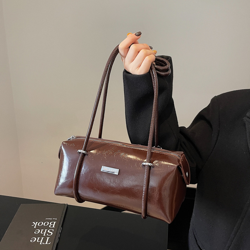 Large capacity single shoulder armpit for women 2025 new fashionable small square bag popular casual work commuting