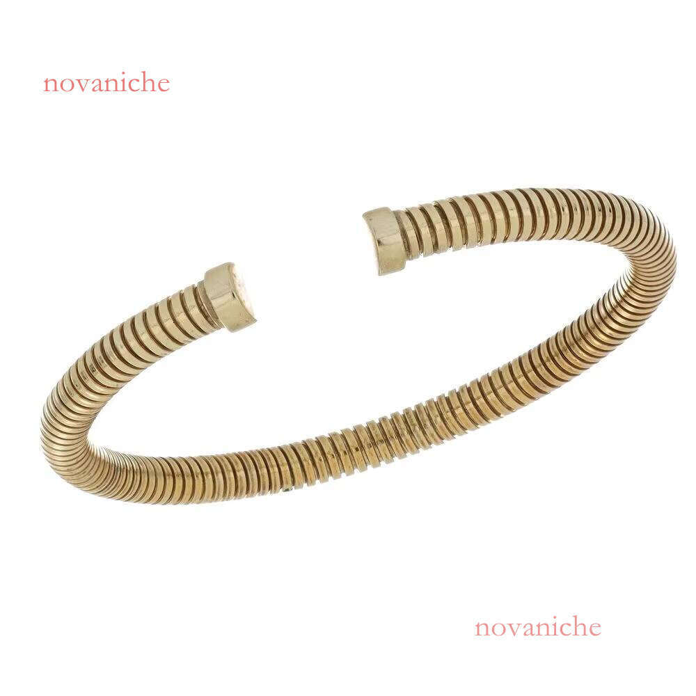 Exquisite gold bracelets made in Italy, with stylish and flexible design, suitable for any exquisite appearance