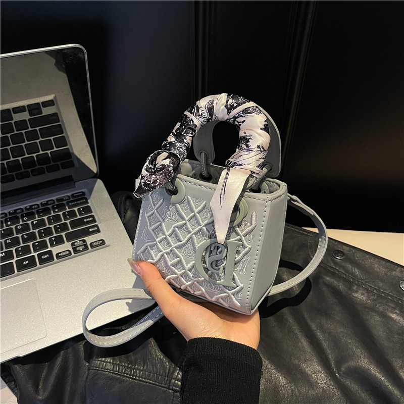 Free Shipping Chinese-Style Embroidered Lady Diana Shoulder Bag - Designer Light Luxury Tote Handbag for Women, Versatile Crossbody & Casual Chic
