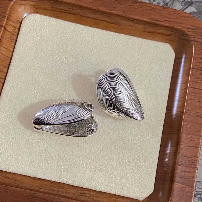 Vintage Metal Shell Stud Earrings for Women Punk Silver Color Texture Geometric Irregular Ear Buckle Jewelry Party Gift Y250510