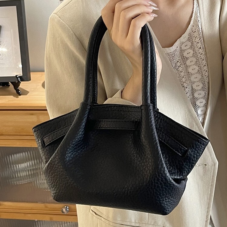 Fashion Large Capacity Underarm 2025 New Commuter Handheld Single Shoulder Vegetable Basket Bag