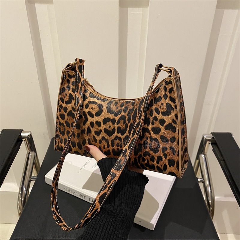 Style Free Delivery Designer Bag 2025 Korean Edition Trendy Western Style Handheld Women's Fashion Leopard Pattern Single Shoulder Underarm Frenc
