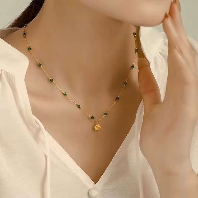 Fashionable women's jewelry gold-plated fashionable stainless steel shell pendant necklace