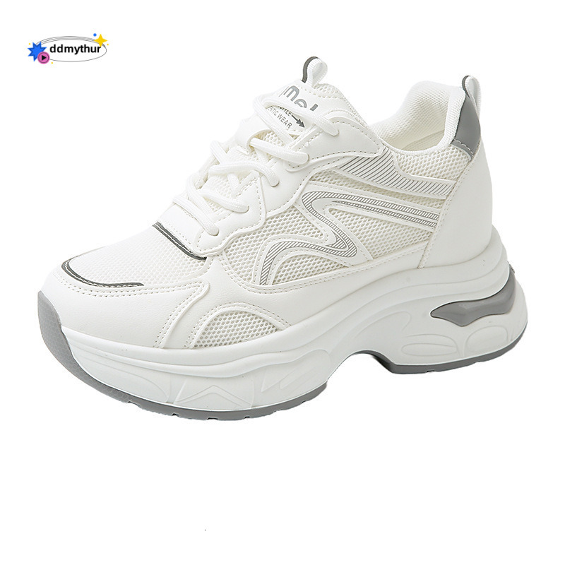 Mesh breathable and odor proof dad summer new women's thick soled casual sports shoes, lightweight running shoes for middle school students ddmyt