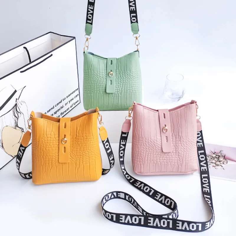 New Fashion Crocodile Crossbody Printed Ribbon Shoulder Strap Bucket High Capacity Women's Bag