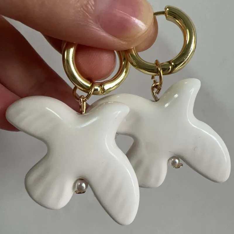 Fashion Metal Geometric Round Ear Hoop White Peace Dove Earrings For Women European American Style Personality Jewelry Gift Y250510