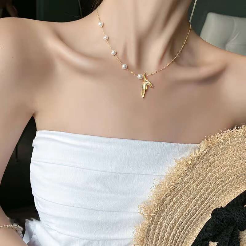 Fashion Pearl Pendant, Light , Fund Chain, Design Sense, Necklace, Women's Jewelry