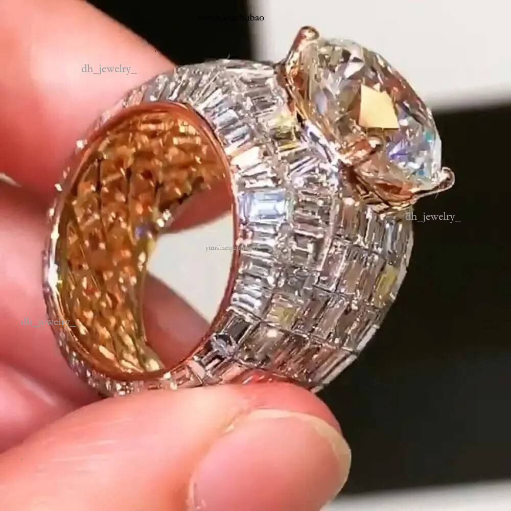 Custom 10k Solid Invisible Setting Mens Hip Hop Iced Out d Color Emerald Baguette Cut Vvs Moissanite Ring for Men
