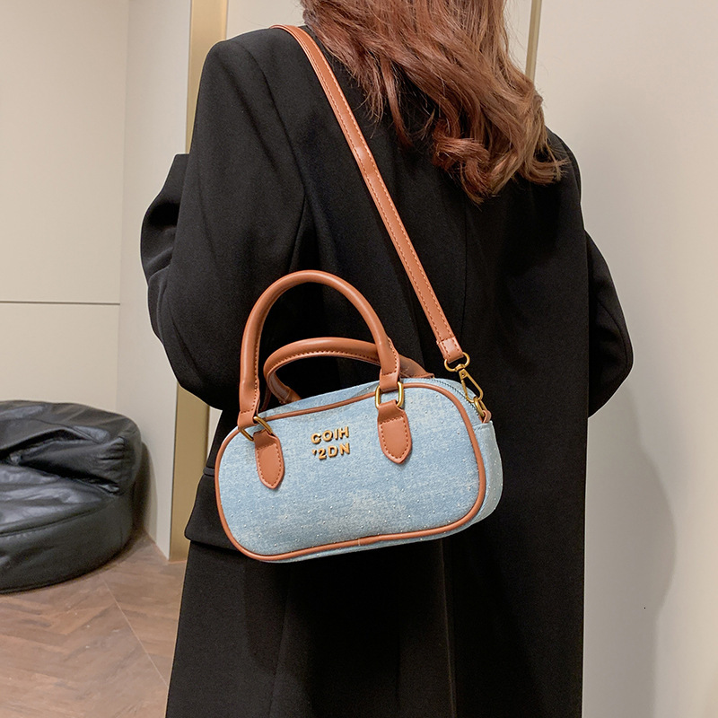Women's 2025 New Edition, Small Unique Handheld Pillow Bag, Fashionable and Versatile, Single Cross Shoulder Bag