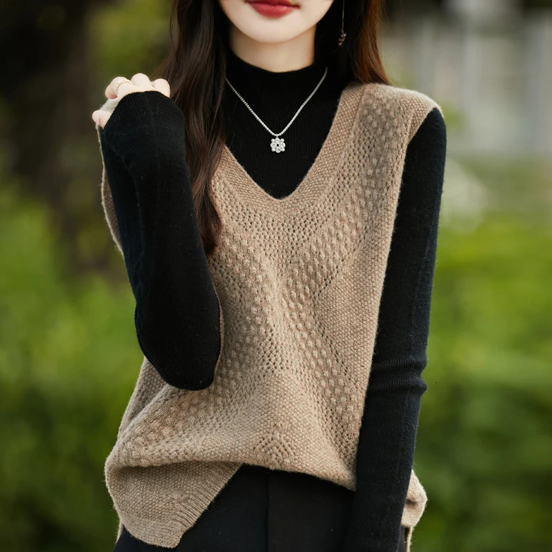 2024 Autumn And Winter Vneck Vest Womens Hollow Sexy Loose Knit Sweater Fashionable Versatile Tshirt NJR459 250506