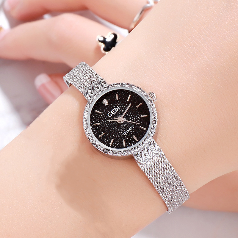The GEDI Sen-style retro alloy strap women's watch is a dazzling and multi-colored wristwatch with a fashionable and artistic school style X24110