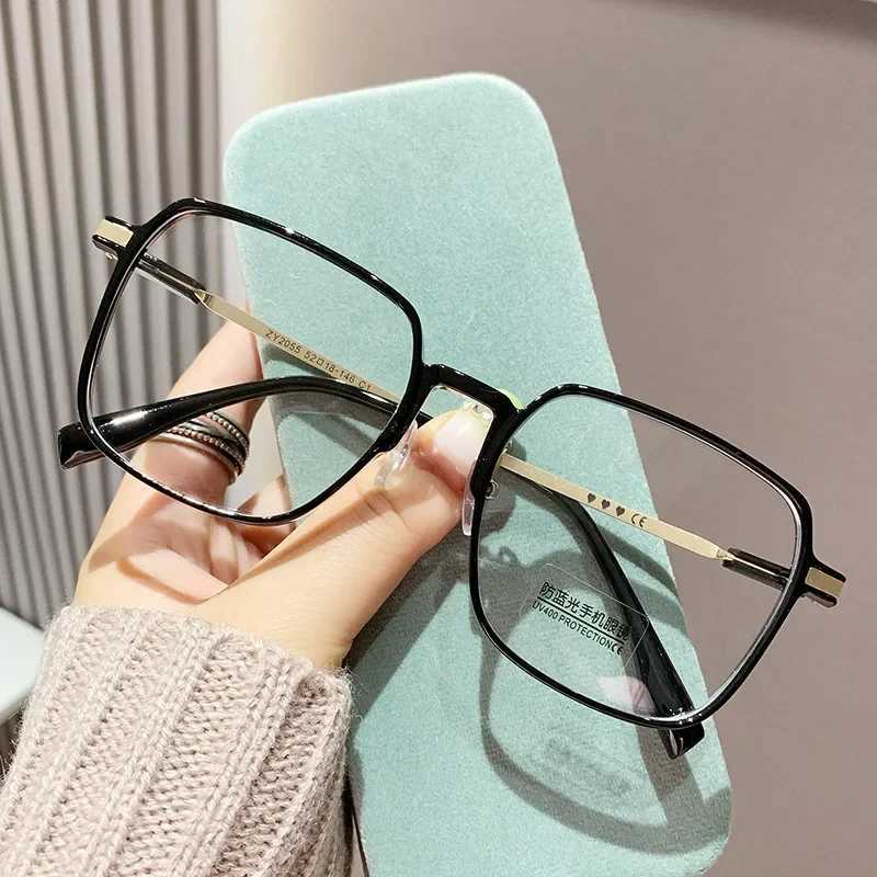 Large Oversized New Trend Reading Glasses Classic Anti-blue Light Presbyopia Eyewear Men Women Farsighted Eyeglasses Degree+4.0 W250513